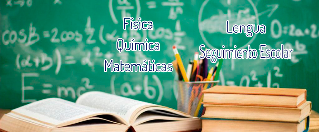 Libros y pizarra de matemáticas